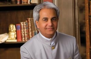 Benny Hinn Apologizes for False Prophecy
