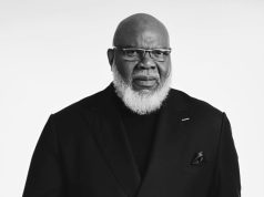 Bishop TD Jakes suffers health emergency during Sunday sermon T>D